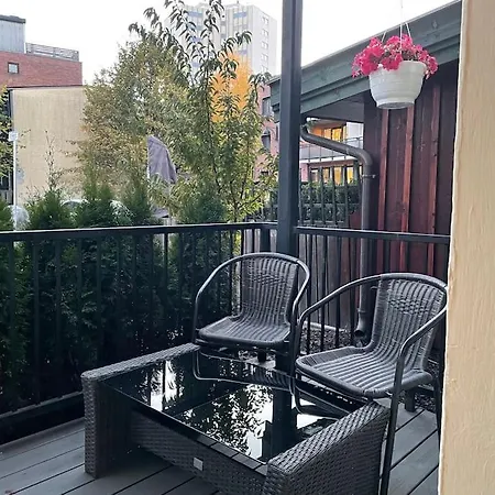 Lovely With Fireplace & Parking@city Center *