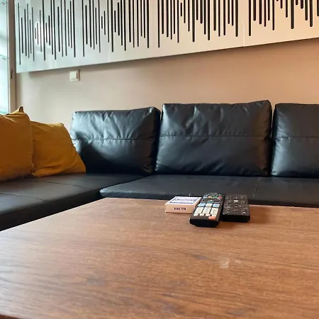 Lovely With Fireplace & Parking@city Center *