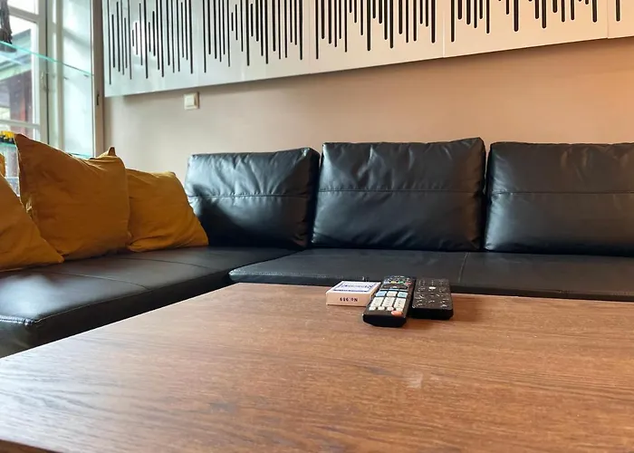 Lovely With Fireplace & Parking@city Center *