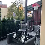 Lovely With Fireplace & Parking@city Center *