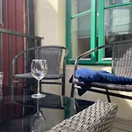 Lovely With Fireplace & Parking@city Center *