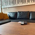 Lovely With Fireplace & Parking@city Center *