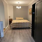Lovely With Fireplace & Parking@city Center Apartmán *