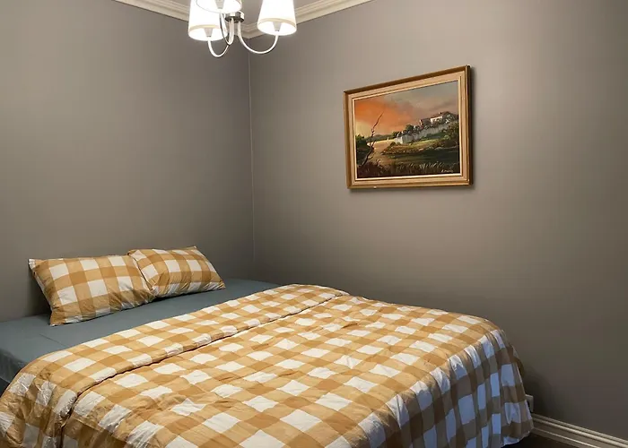 Lovely With Fireplace & Parking@city Center Daire